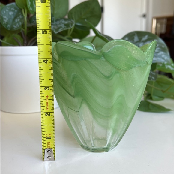 Vintage Green Art Glass Vase Decor - Picture 12 of 16